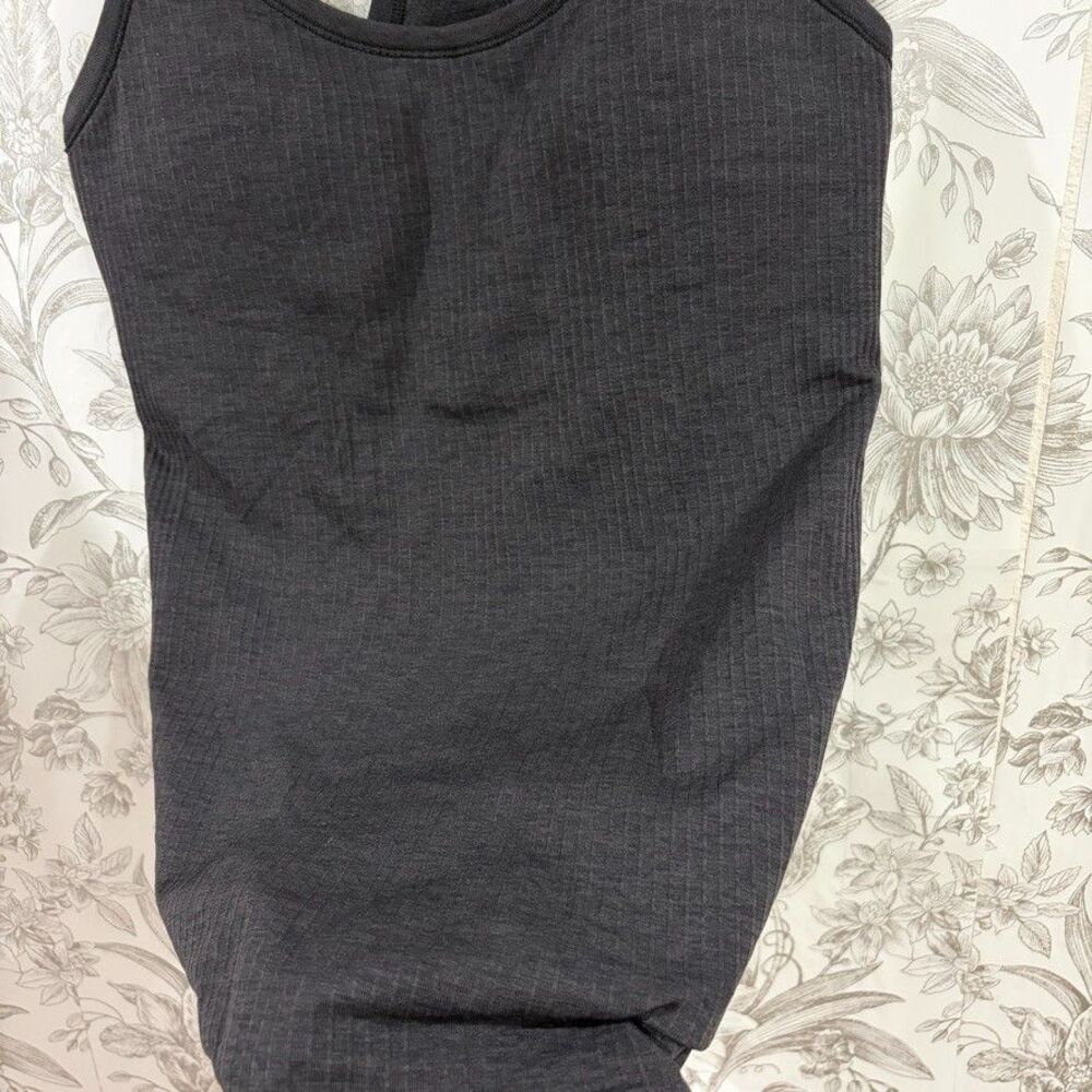Lululemon EBB To Street Tank II Built in Bra Solid Black No Cups Ribbed Sz 6 EUC - Picture 6 of 7